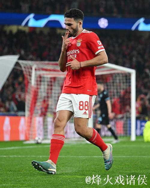 法甲-杜埃与贡萨洛-拉莫斯建功 巴黎2-1战胜勒阿弗尔